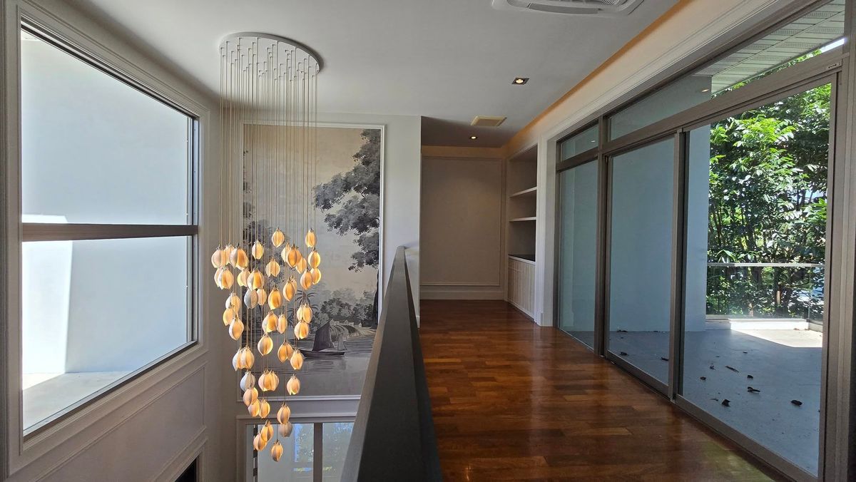 ขายบ้านมีนบุรี-ร่มเกล้า : ลดแรงที่สุดจาก 49.9 ล้านบาท เหลือเพียง 39.9 ล้านบาท . บ้านใหม่ยังไม่เคยเข้าอยู่ บิวท์อินหรูมูลค่าเกือบ 10 ล้านบาท . Perfect Masterpiece Century Ramkhamhaeng 164 บ้านเดี่ยวหรู หลังมุม ทำเลดีที่สุดในโครงการ ใกล้ MRT สายสีส้ม | ติดสวนส่วนกลาง 