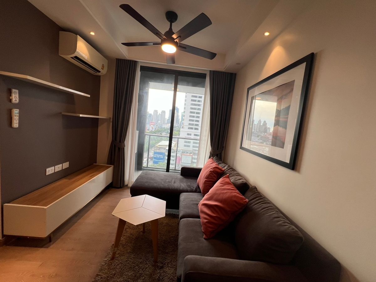 ให้เช่าคอนโดสาทร นราธิวาส : ให้เช่า Regal condo   ติดถนน นราธิวาสราชนครินทร์ ใกล้ BTS ช่องนนทรี& BRT ถนนจันทร์   - 2 ห้องนอน 1 ห้องนํ้า 