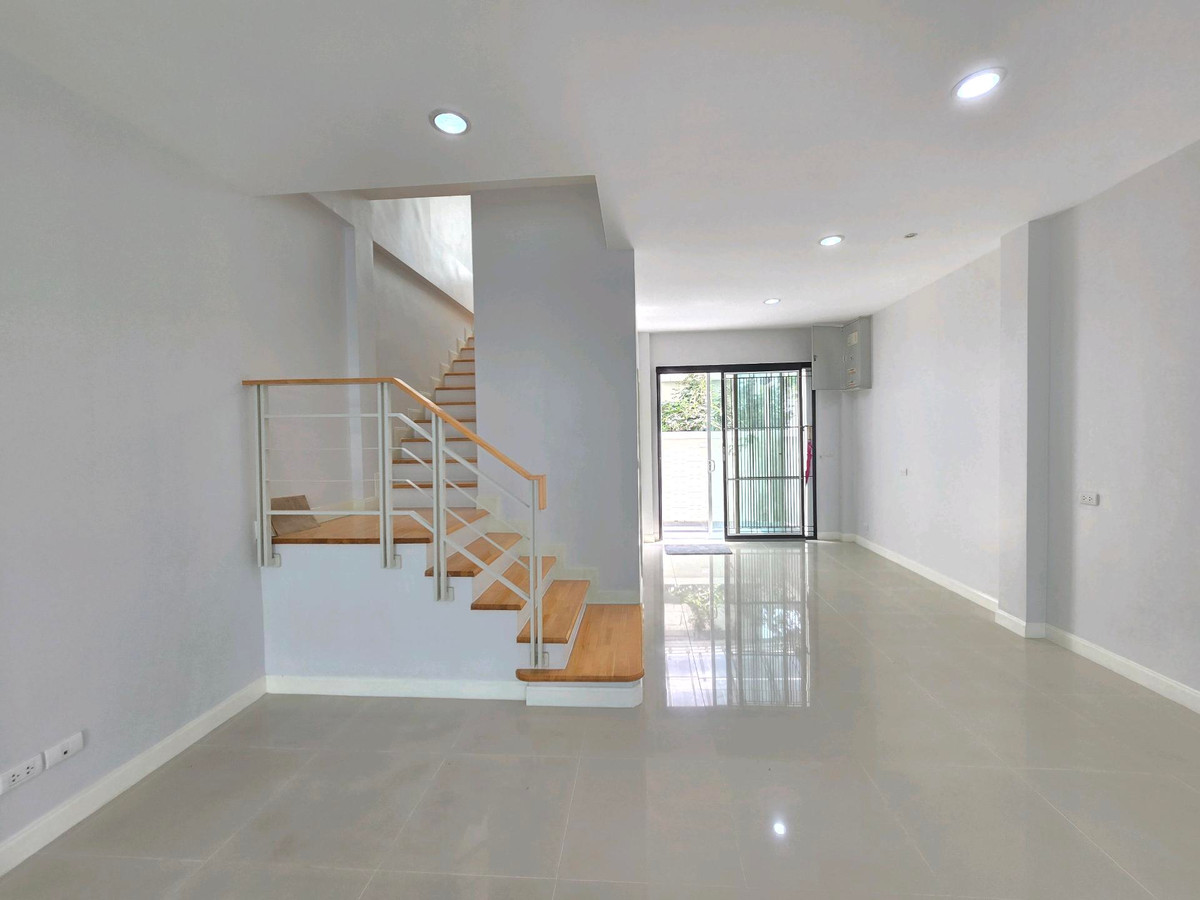 ขายทาวน์โฮมเกษตร นวมินทร์ ลาดปลาเค้า : ขายทาวน์โฮม 3 ชั้น หลังมุม โครงการบ้านกลางเมือง เออร์บาเนี่ยน เกษตร - นวมินทร์ 2ซอยลาดปลาเค้า 79