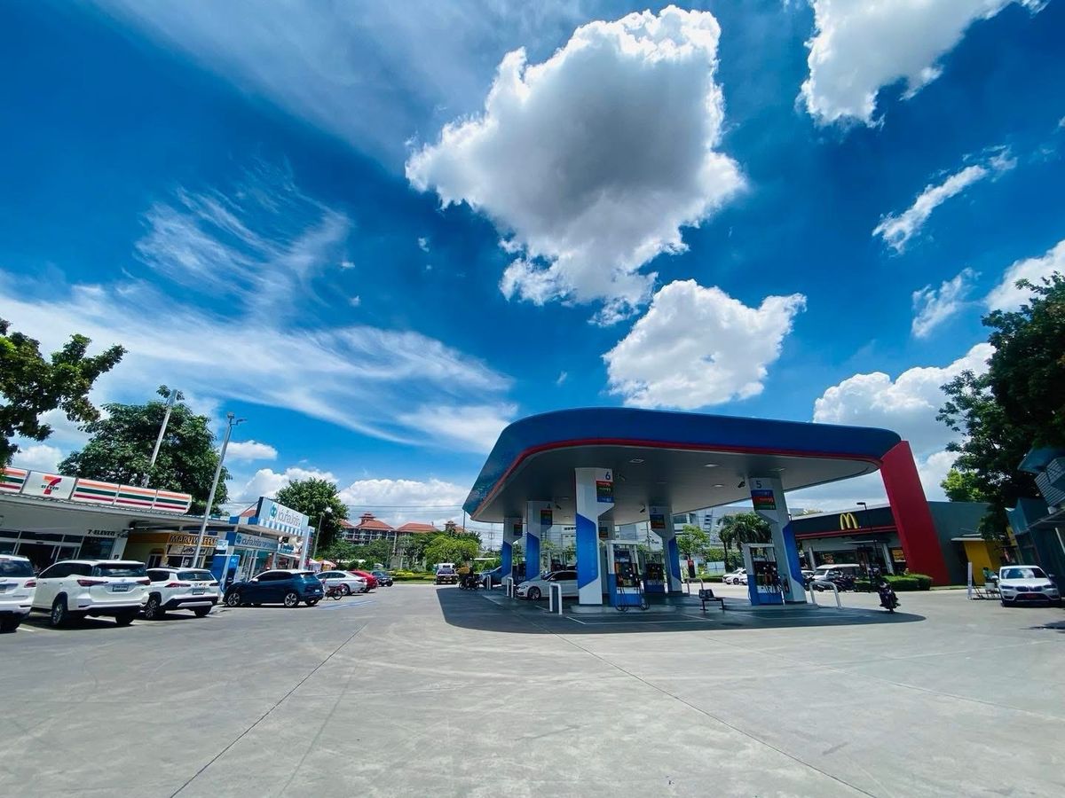 For RentLandKaset Nawamin,Ladplakao : 🚀 Golden opportunity on the economic road Kaset -Nawamin Long -term land for rent on the main road, Prasert Manukit Golden location where investors and business owners must keep an eye on the area of 4-1-18 rai (1,718 sq.w.) | 108 meters wide | Yellow pla