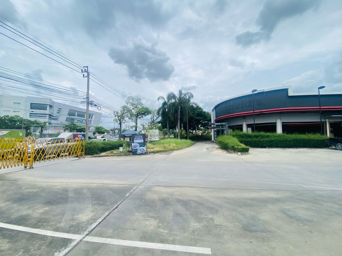 ให้เช่าที่ดินเกษตร นวมินทร์ ลาดปลาเค้า : เกษตร–นวมินทร์ ให้เช่าที่ดินระยะยาว ติดถนนใหญ่ ประเสริฐมนูกิจ ทำเลทองที่นักลงทุนและเจ้าของกิจการต้องจับตามอง!เนื้อที่ 4-1-18 ไร่ (1,718 ตร.วา) | หน้ากว้าง 108 เมตร | ผังสีเหลือง