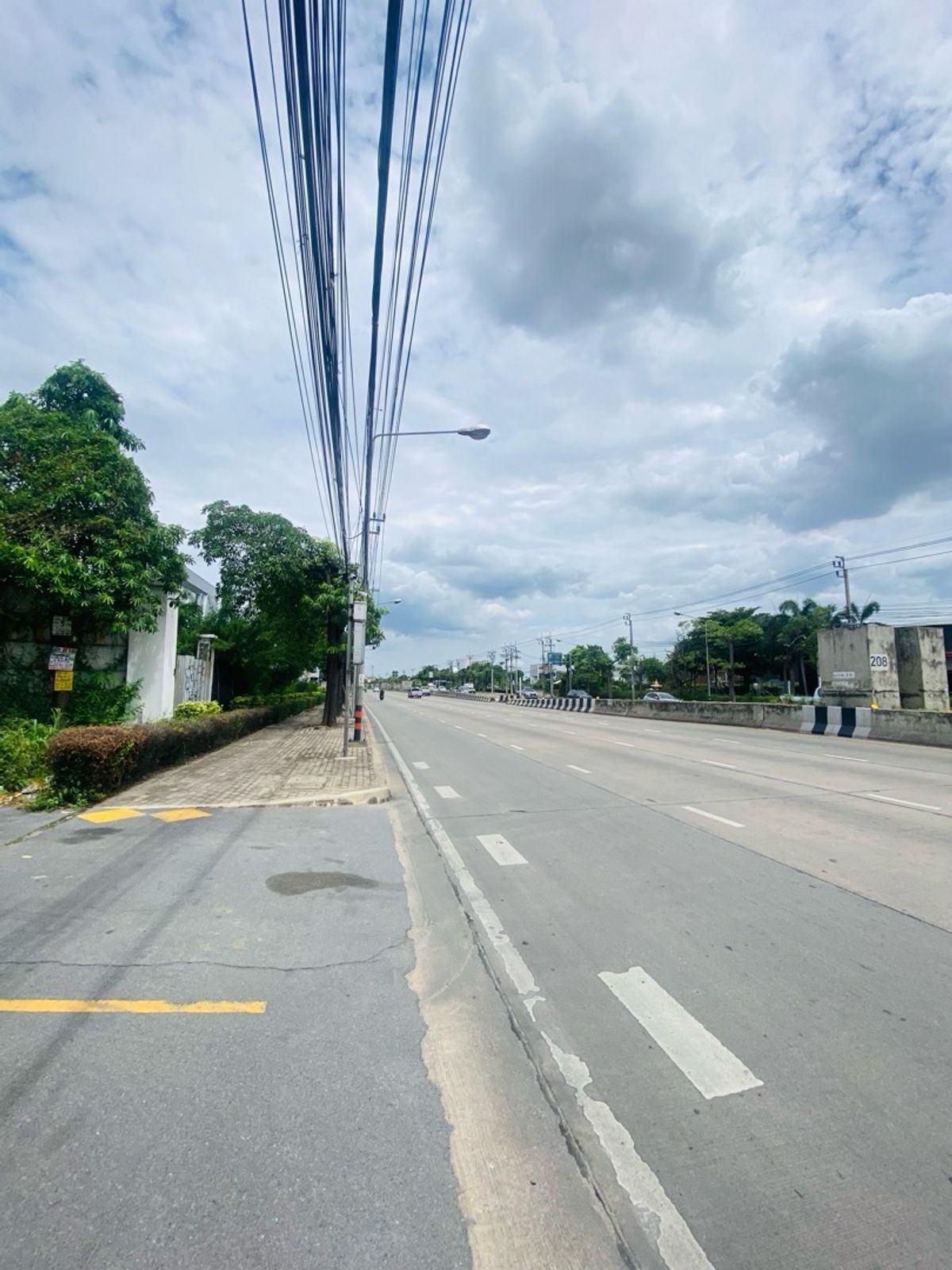 ให้เช่าที่ดินเกษตร นวมินทร์ ลาดปลาเค้า : ติดถนนใหญ่ ประเสริฐมนูกิจ เกษตร–นวมินทร์ เนื้อที่ 189 ตร.วา | หน้ากว้าง | ผังสีเหลือง