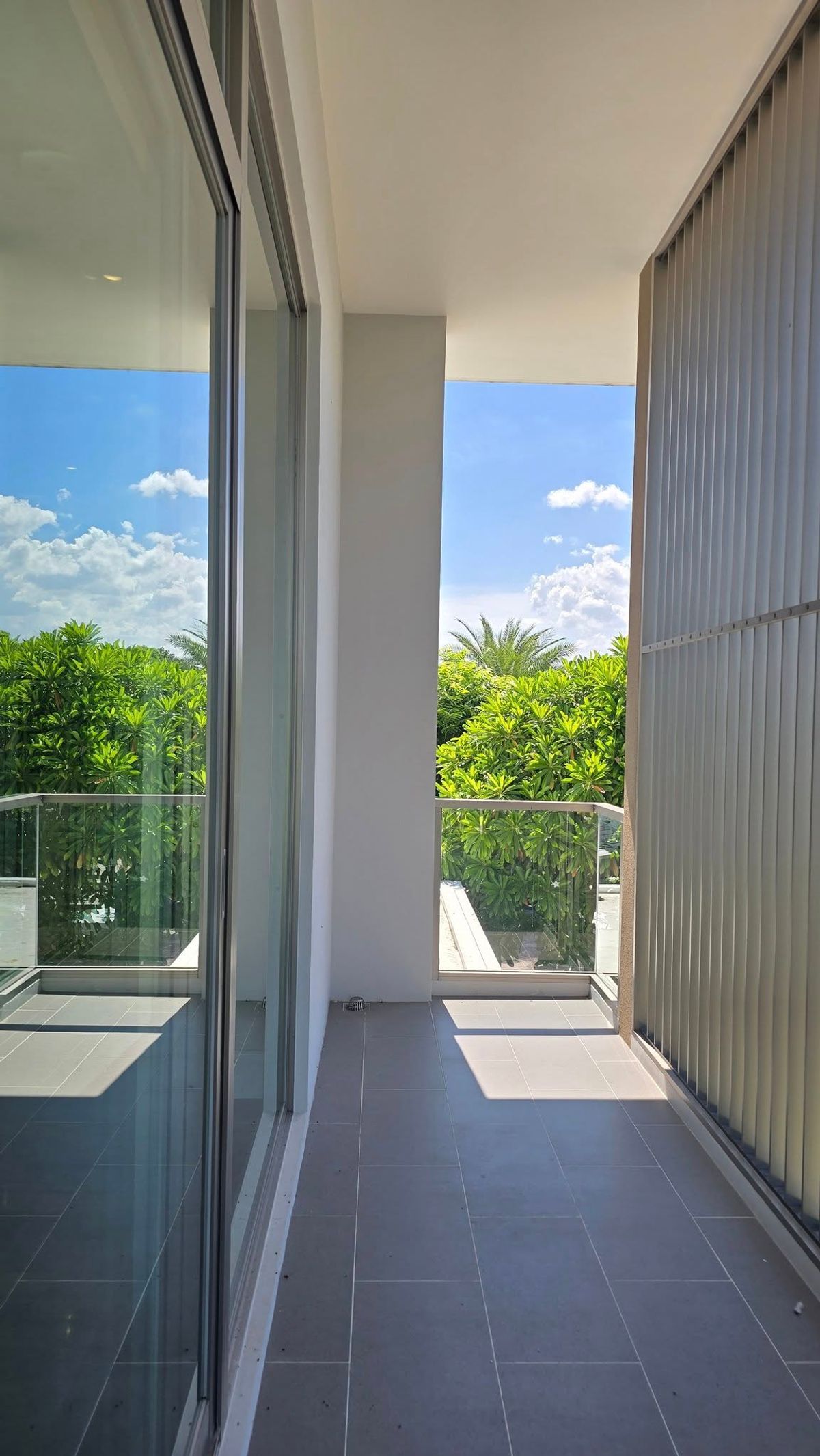 ขายบ้านมีนบุรี-ร่มเกล้า : ลดแรงที่สุดจาก 49.9 ล้านบาท เหลือเพียง 39.9 ล้านบาท . บ้านใหม่ยังไม่เคยเข้าอยู่ บิวท์อินหรูมูลค่าเกือบ 10 ล้านบาท . Perfect Masterpiece Century Ramkhamhaeng 164 บ้านเดี่ยวหรู หลังมุม ทำเลดีที่สุดในโครงการ ใกล้ MRT สายสีส้ม | ติดสวนส่วนกลาง 