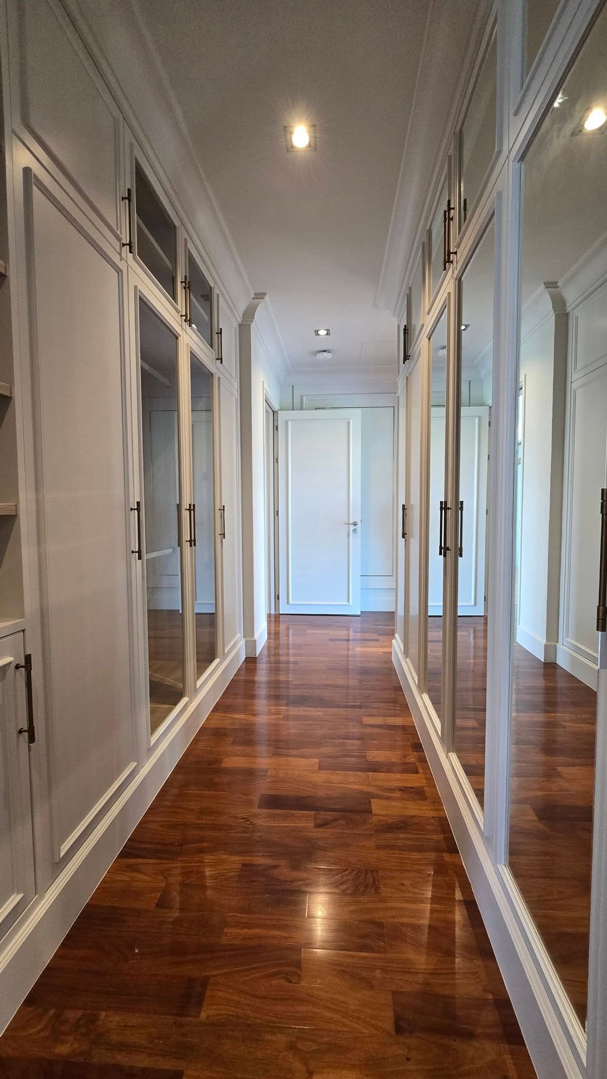 ขายบ้านมีนบุรี-ร่มเกล้า : ลดแรงที่สุดจาก 49.9 ล้านบาท เหลือเพียง 39.9 ล้านบาท . บ้านใหม่ยังไม่เคยเข้าอยู่ บิวท์อินหรูมูลค่าเกือบ 10 ล้านบาท . Perfect Masterpiece Century Ramkhamhaeng 164 บ้านเดี่ยวหรู หลังมุม ทำเลดีที่สุดในโครงการ ใกล้ MRT สายสีส้ม | ติดสวนส่วนกลาง 