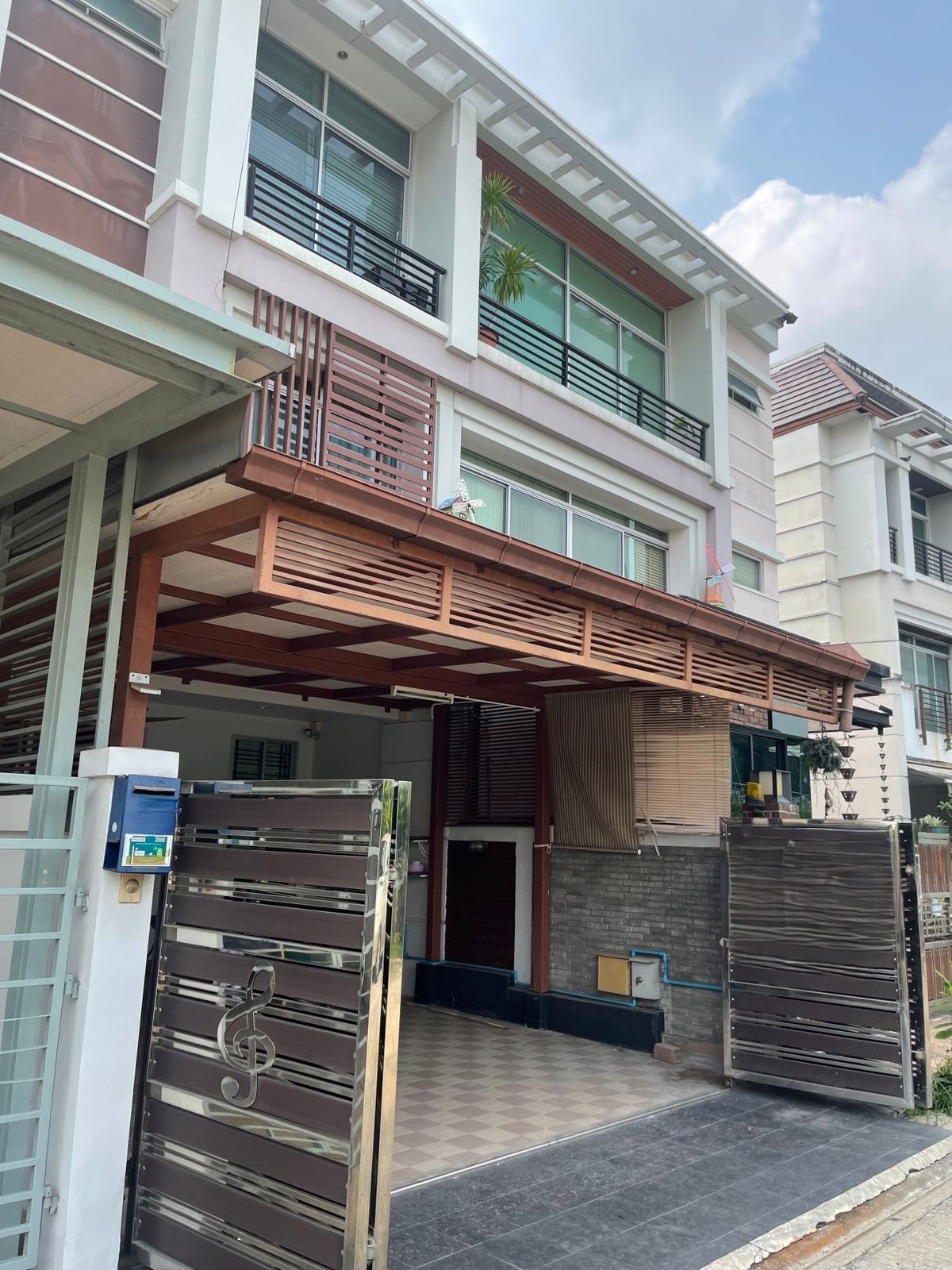 ให้เช่าทาวน์โฮมเกษตรศาสตร์ รัชโยธิน : 🏡 ให้เช่าทาวน์โฮม 3 ชั้น บ้านกลางกรุง The Royal Vienna รัชวิภา ย่านรัชดา