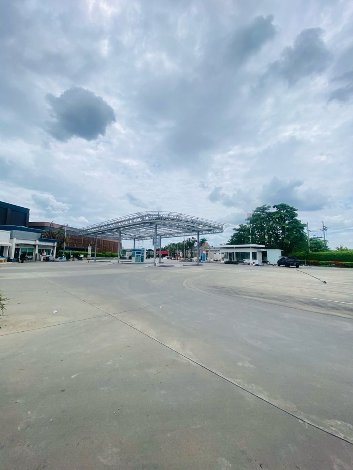 ให้เช่าที่ดินเกษตร นวมินทร์ ลาดปลาเค้า : เกษตร–นวมินทร์ ให้เช่าที่ดินระยะยาว ติดถนนใหญ่ ประเสริฐมนูกิจ ทำเลทองที่นักลงทุนและเจ้าของกิจการต้องจับตามอง!เนื้อที่ 4-1-18 ไร่ (1,718 ตร.วา) | หน้ากว้าง 108 เมตร | ผังสีเหลือง