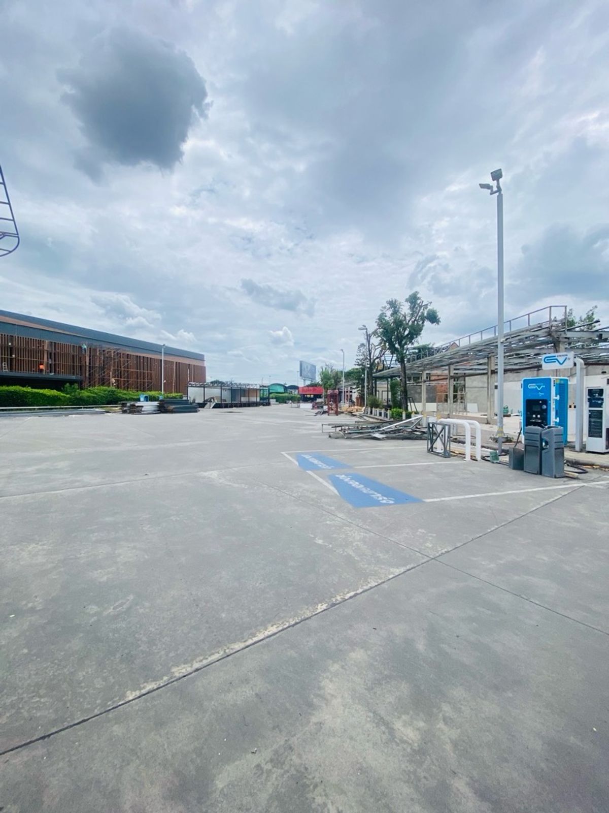 ให้เช่าที่ดินเกษตร นวมินทร์ ลาดปลาเค้า : เกษตร–นวมินทร์ ให้เช่าที่ดินระยะยาว ติดถนนใหญ่ ประเสริฐมนูกิจ ทำเลทองที่นักลงทุนและเจ้าของกิจการต้องจับตามอง!เนื้อที่ 4-1-18 ไร่ (1,718 ตร.วา) | หน้ากว้าง 108 เมตร | ผังสีเหลือง