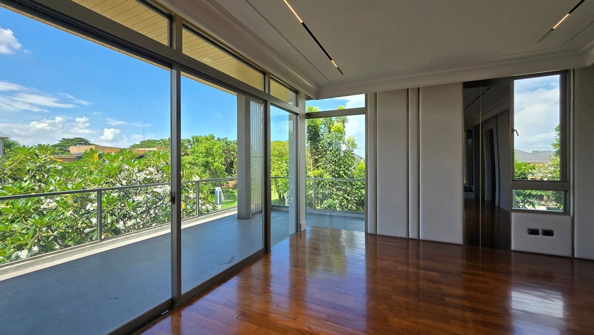 ขายบ้านมีนบุรี-ร่มเกล้า : ลดแรงที่สุดจาก 49.9 ล้านบาท เหลือเพียง 39.9 ล้านบาท . บ้านใหม่ยังไม่เคยเข้าอยู่ บิวท์อินหรูมูลค่าเกือบ 10 ล้านบาท . Perfect Masterpiece Century Ramkhamhaeng 164 บ้านเดี่ยวหรู หลังมุม ทำเลดีที่สุดในโครงการ ใกล้ MRT สายสีส้ม | ติดสวนส่วนกลาง 