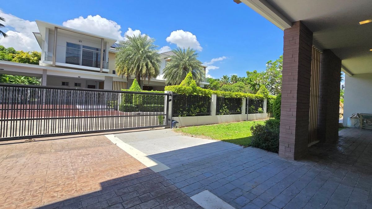 ขายบ้านมีนบุรี-ร่มเกล้า : ลดแรงที่สุดจาก 49.9 ล้านบาท เหลือเพียง 39.9 ล้านบาท . บ้านใหม่ยังไม่เคยเข้าอยู่ บิวท์อินหรูมูลค่าเกือบ 10 ล้านบาท . Perfect Masterpiece Century Ramkhamhaeng 164 บ้านเดี่ยวหรู หลังมุม ทำเลดีที่สุดในโครงการ ใกล้ MRT สายสีส้ม | ติดสวนส่วนกลาง 