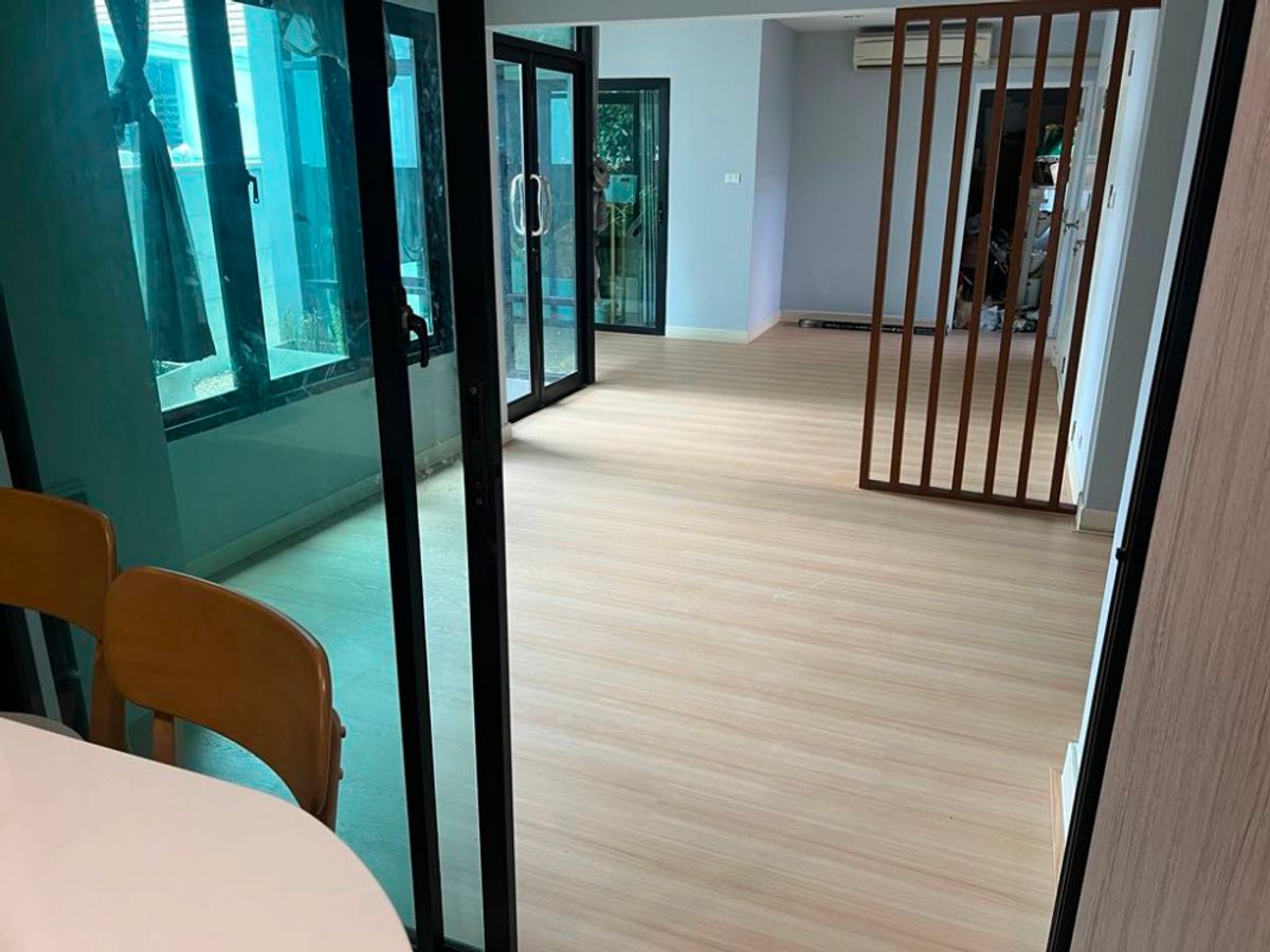 ขายทาวน์โฮมแจ้งวัฒนะ เมืองทอง : 🏡 ทาวน์โฮม 3 ชั้น “หลังริม” พื้นที่ใหญ่ 45 ตร.ว. โครงการบ้านกลางเมือง งามวงศ์วาน – แต่งสวยสไตล์ Modern Cozy พร้อมอยู่