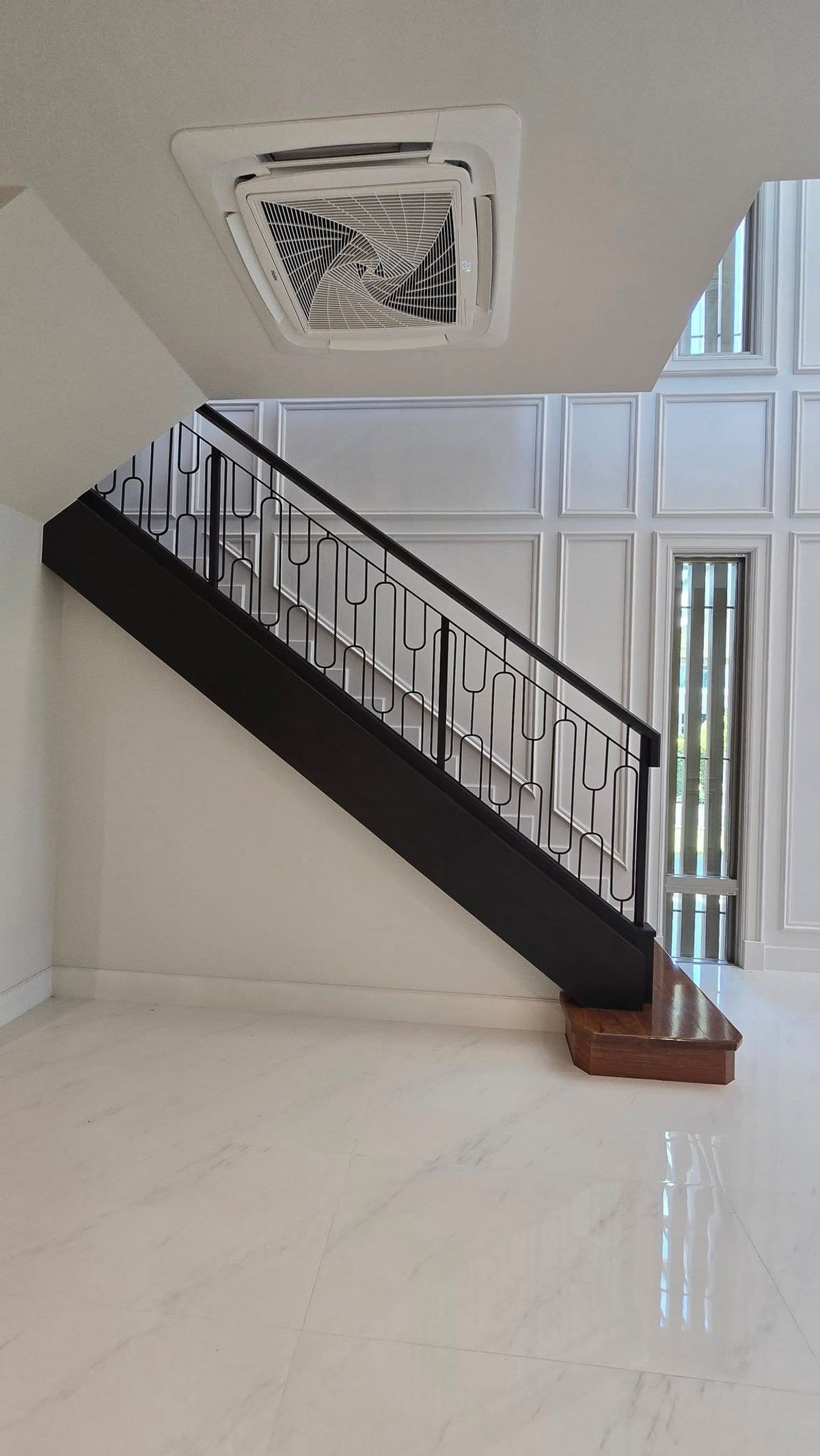 ขายบ้านมีนบุรี-ร่มเกล้า : ลดแรงที่สุดจาก 49.9 ล้านบาท เหลือเพียง 39.9 ล้านบาท . บ้านใหม่ยังไม่เคยเข้าอยู่ บิวท์อินหรูมูลค่าเกือบ 10 ล้านบาท . Perfect Masterpiece Century Ramkhamhaeng 164 บ้านเดี่ยวหรู หลังมุม ทำเลดีที่สุดในโครงการ ใกล้ MRT สายสีส้ม | ติดสวนส่วนกลาง 