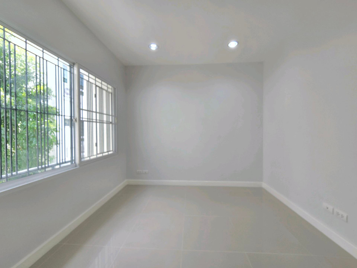 ขายทาวน์โฮมเกษตร นวมินทร์ ลาดปลาเค้า : ขายทาวน์โฮม 3 ชั้น หลังมุม โครงการบ้านกลางเมือง เออร์บาเนี่ยน เกษตร - นวมินทร์ 2ซอยลาดปลาเค้า 79