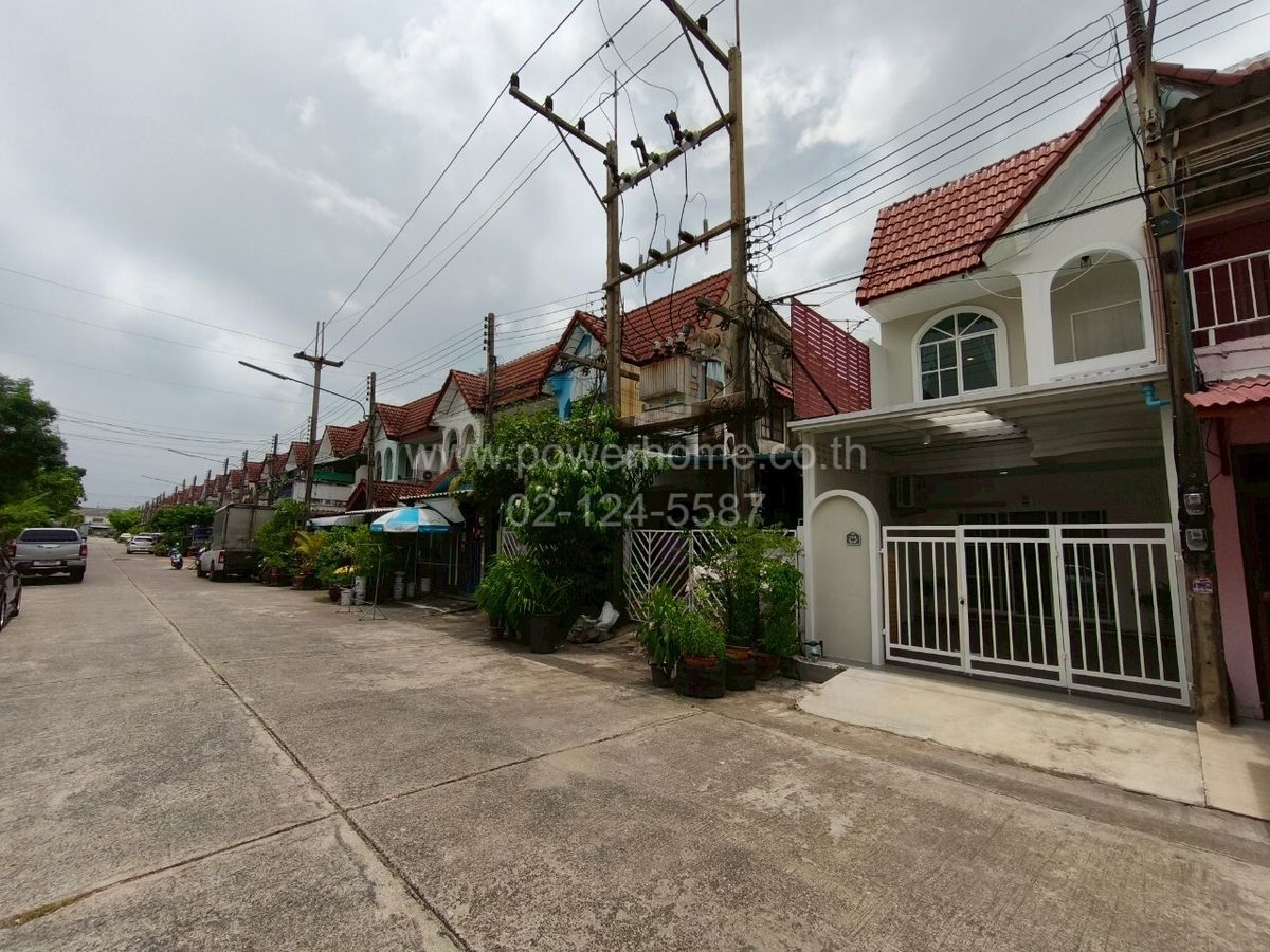 ขายทาวน์โฮมปทุมธานี รังสิต ธรรมศาสตร์ : ทาวน์เฮ้าส์ 2 ชั้น หมู่บ้านเสนา วิลล่า 91 ซอยรังสิต-นครนายก 21 ต.ประชาธิปัตย์ อ.ธัญบุรี จ.ปทุมธานี