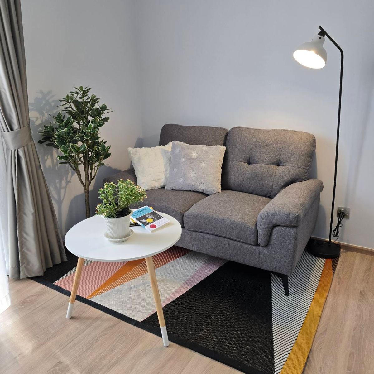 For SaleCondoSapankwai,Jatujak : Urgent sale! Very good price. Beautiful room, Rare Item, very rare. The owner has never rented out. The layer is not very high, with a quite wide area. Facing the Pradiphat View, good value