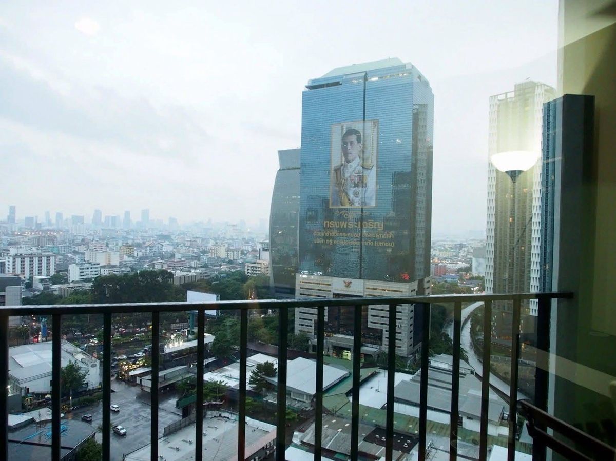 For SaleCondoOnnut, Udomsuk : Sell The Base S77 Building B 35 sq.m. Floor 8, large room, beautiful view, D -D -NS Onnut and Department Store. Stay or invest is very worth the price of 3,300,000 baht.