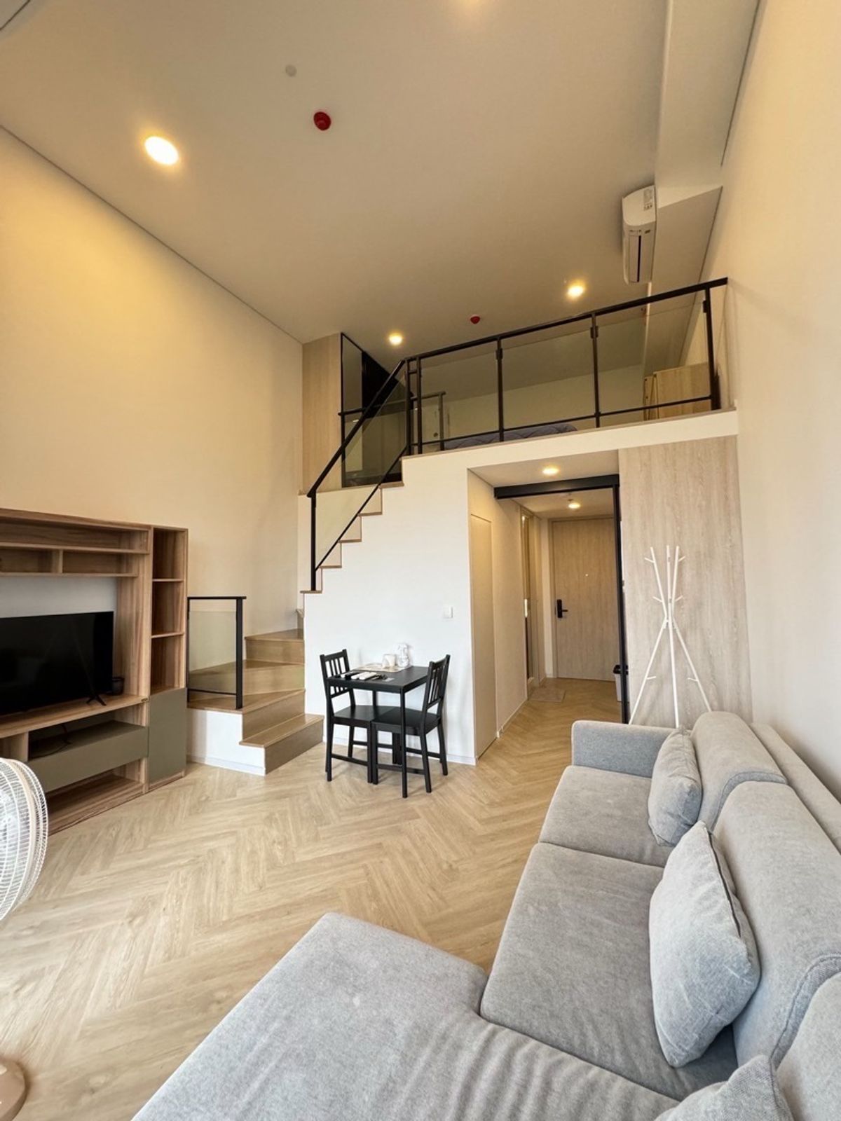 For RentCondoRama9, Petchburi, RCA : For Rent: 📍Siamese Residence Landmark @ MRTA Station