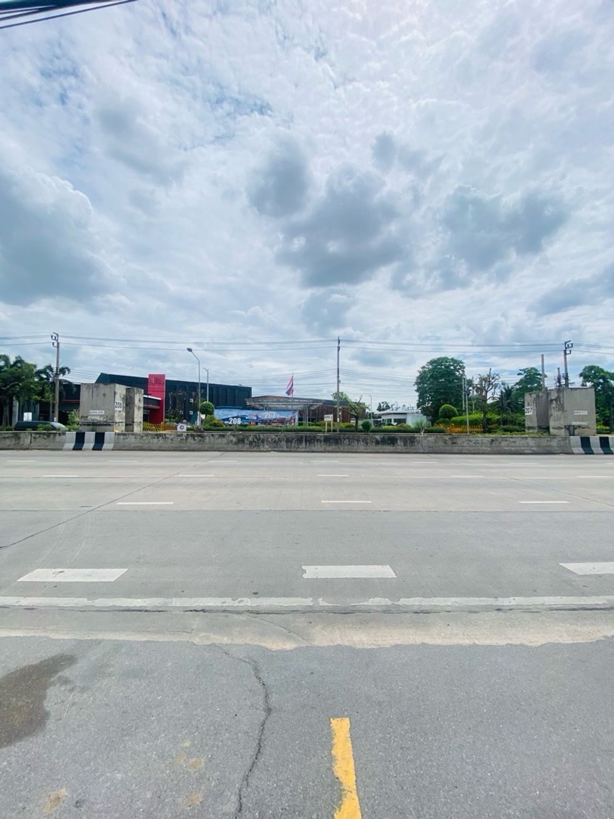 ให้เช่าที่ดินเกษตร นวมินทร์ ลาดปลาเค้า : ติดถนนใหญ่ ประเสริฐมนูกิจ เกษตร–นวมินทร์ เนื้อที่ 189 ตร.วา | หน้ากว้าง | ผังสีเหลือง