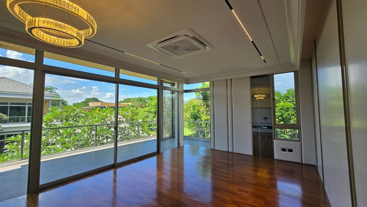 ขายบ้านมีนบุรี-ร่มเกล้า : ลดแรงที่สุดจาก 49.9 ล้านบาท เหลือเพียง 39.9 ล้านบาท . บ้านใหม่ยังไม่เคยเข้าอยู่ บิวท์อินหรูมูลค่าเกือบ 10 ล้านบาท . Perfect Masterpiece Century Ramkhamhaeng 164 บ้านเดี่ยวหรู หลังมุม ทำเลดีที่สุดในโครงการ ใกล้ MRT สายสีส้ม | ติดสวนส่วนกลาง 