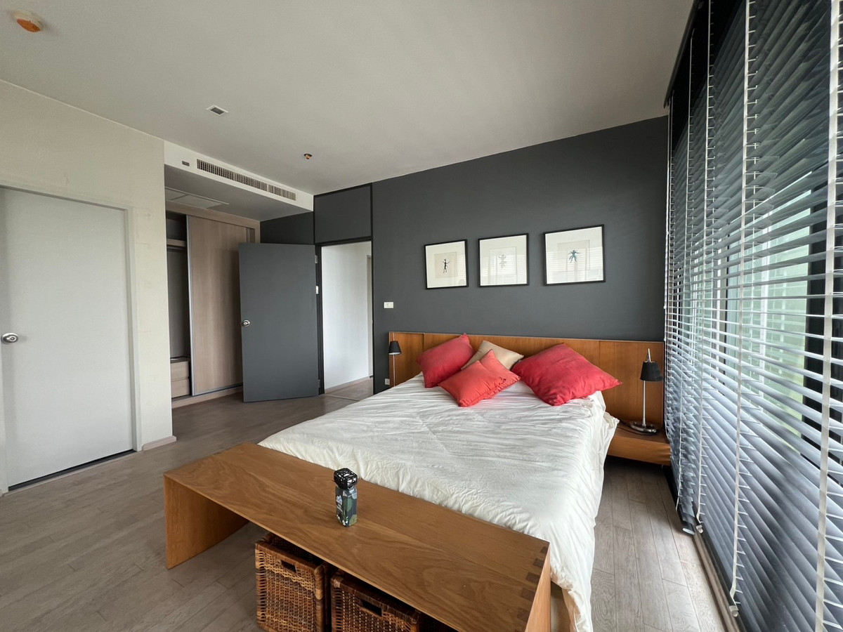 For RentCondoSukhumvit, Asoke, Thonglor : 🌟 Noble Solo — 2BR, 2BA Condo with Full Appliances and City View in the Heart of Thonglor | Easy Access to BTS Thonglor & Amenities 