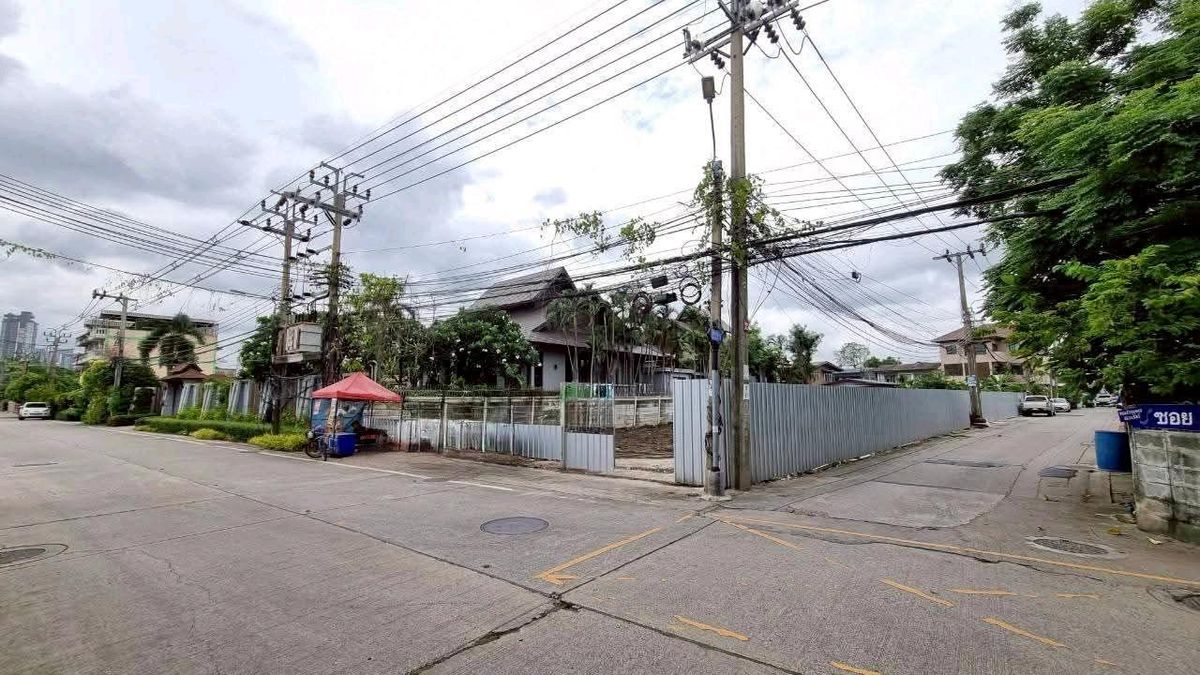 ขายที่ดินนนทบุรี บางใหญ่ บางบัวทอง : ขายด่วน! ที่ดินแปลงมุม ทำเลทองใจกลางนนทบุรี ใกล้รถไฟฟ้าเพียง 600 ม.