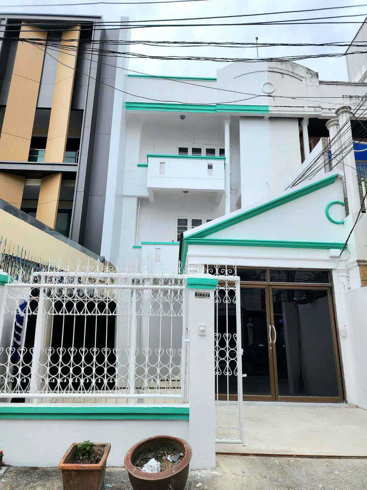 ขายทาวน์โฮมอ่อนนุช อุดมสุข : ขายทาวน์โฮมหรู หมู่บ้านเรืองศิริ 360 ตร.ม. ใกล้ BTS บางจาก