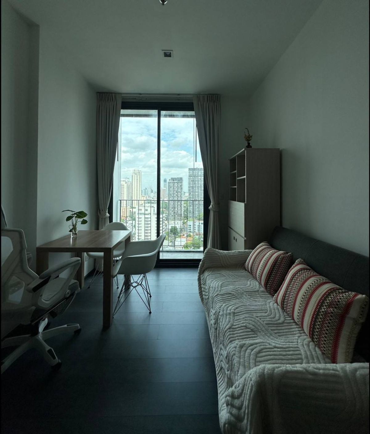 ให้เช่าคอนโดสุขุมวิท อโศก ทองหล่อ : คอนโด ให้เช่า :   Edge Sukhumvit 23 คอนโด เอดจ์ สุขุมวิท 23  ((BTS Asoke  )) MK-02  line @livingbkk