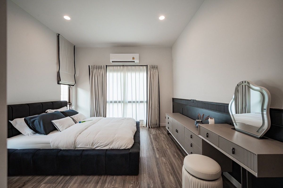 For RentHousePattanakan, Srinakarin : Burasiri Krungthep Kreetha 🌟 𝐄𝐱𝐜𝐥𝐮𝐬𝐢𝐯𝐞 𝐑𝐞𝐧𝐨𝐯𝐚𝐭𝐞𝐝 𝐇𝐨𝐮𝐬𝐞 in Prestigious Luxury Development 🏡