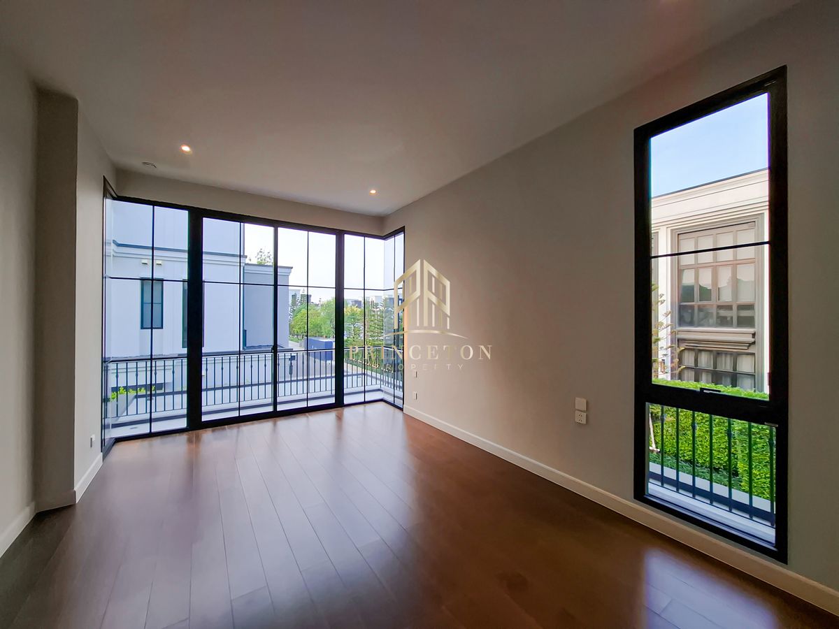 ขายบ้านพัฒนาการ ศรีนครินทร์ : ขายบ้าน 3 ชั้น โครงการมอลตัน เกทส์ กรุงเทพกรีฑา 📞092-425244 Malton Gates Krungthep Kreetha