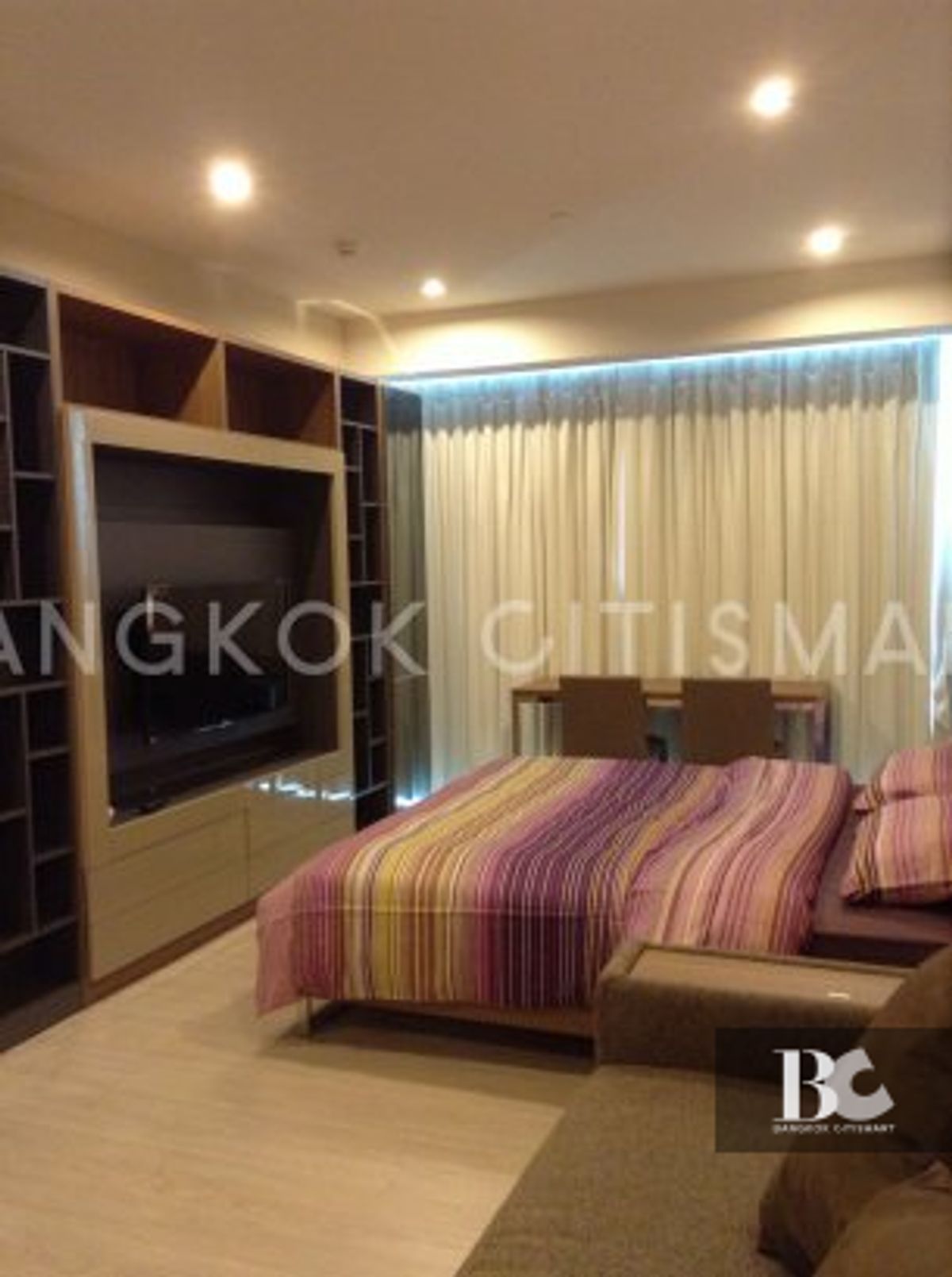 ให้เช่าคอนโดสุขุมวิท อโศก ทองหล่อ : (for rent) The Room Sukhumvit 21 ใกล้รถไฟฟ้า BTS อโศก และ MRT สุขุมวิท
