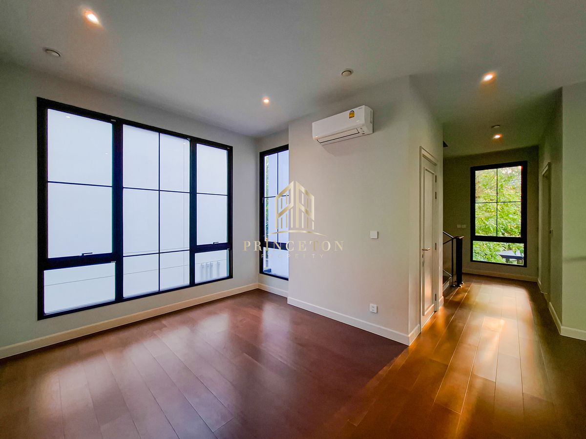 ขายบ้านพัฒนาการ ศรีนครินทร์ : ขายบ้าน 3 ชั้น โครงการมอลตัน เกทส์ กรุงเทพกรีฑา 📞092-425244 Malton Gates Krungthep Kreetha