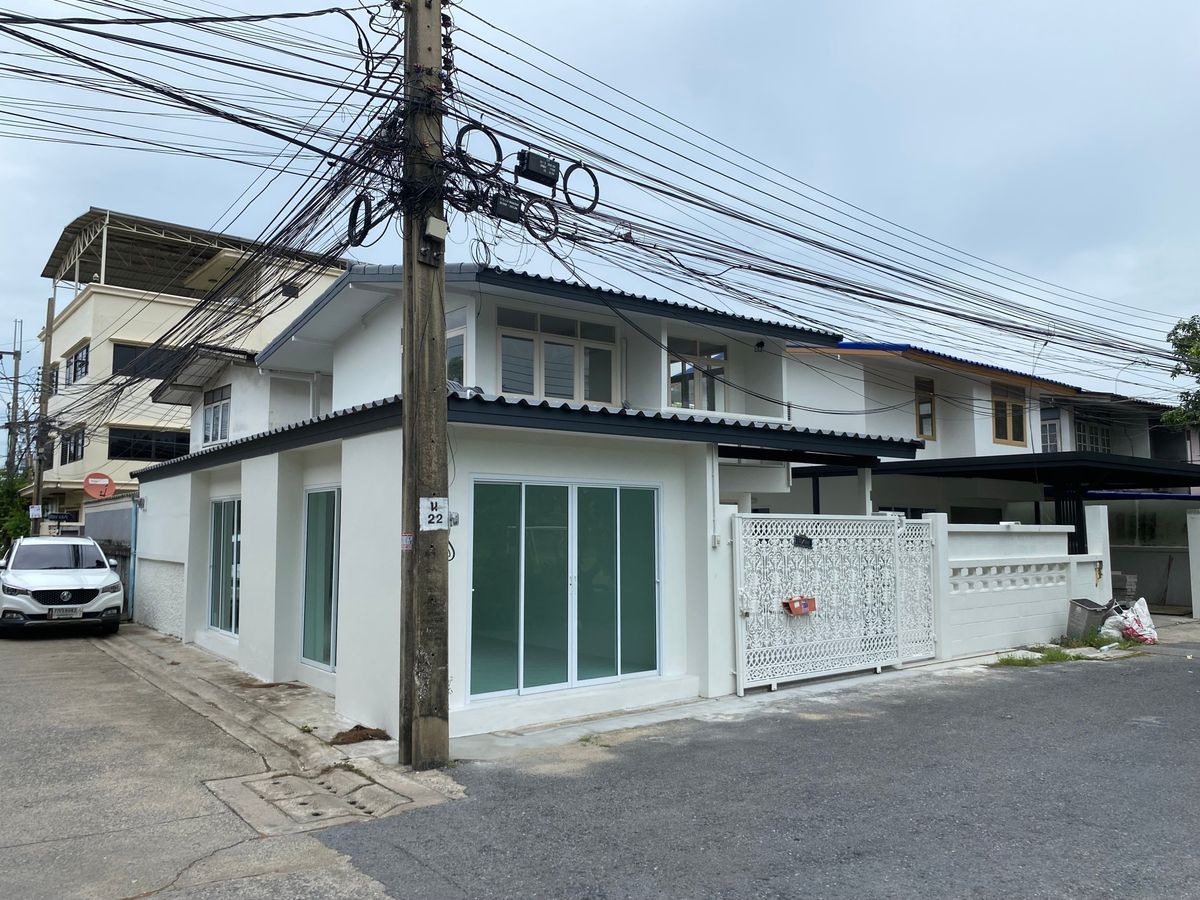 ขายบ้านบางซื่อ วงศ์สว่าง เตาปูน : ขายบ้านเดี่ยว 2 ชั้น รีโนเวทใหม่ทั้งหลัง – พร้อมอยู่ ทำเลทองย่านประชาชื่น