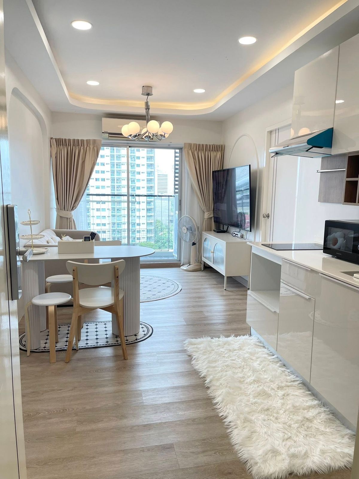 ให้เช่าคอนโดพระราม 9 เพชรบุรีตัดใหม่ RCA : ⭐️ A Space Hideaway Asoke - Ratchada ⭐️ 1 Bed 1 Bath  รีโนเวตใหม่ เฟอร์นิเจอร์ใหม่ทุกชิ้น เครื่องใช้ไฟฟ้าครบ