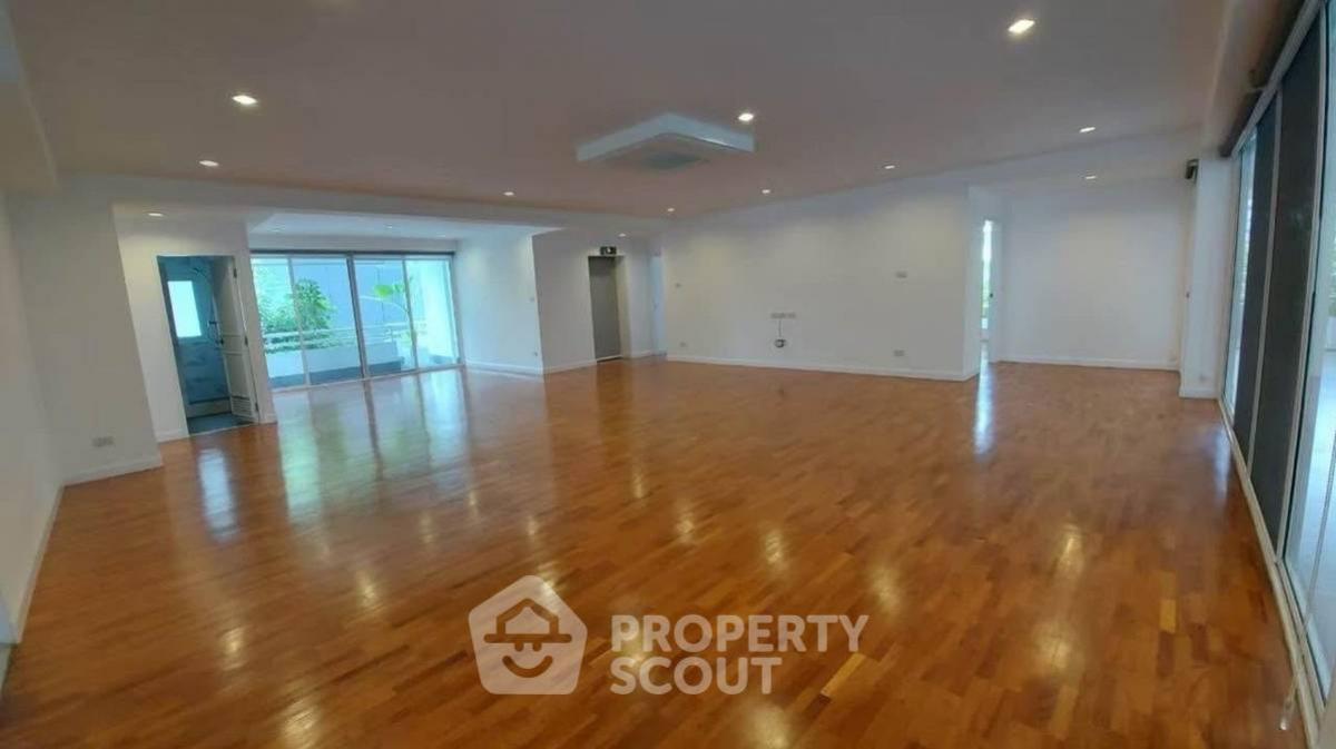 ให้เช่าคอนโดสุขุมวิท อโศก ทองหล่อ : อพาร์ทเมนต์ 3-ห้องนอน ใกล้ BTS ทองหล่อ