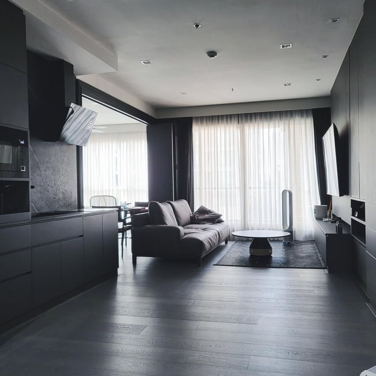 ให้เช่าคอนโดวิทยุ ชิดลม หลังสวน : ให้เช่า The Address Chidlom ภายในห้องแต่งใหม่ทั้งห้อง โมเดิร์นาพร้อมอุปกรณ์เครื่องใช้ไฟฟ้า เเละเฟอร์นิเจอร์ภายในห้องครบ ในราคาเพียง 57K