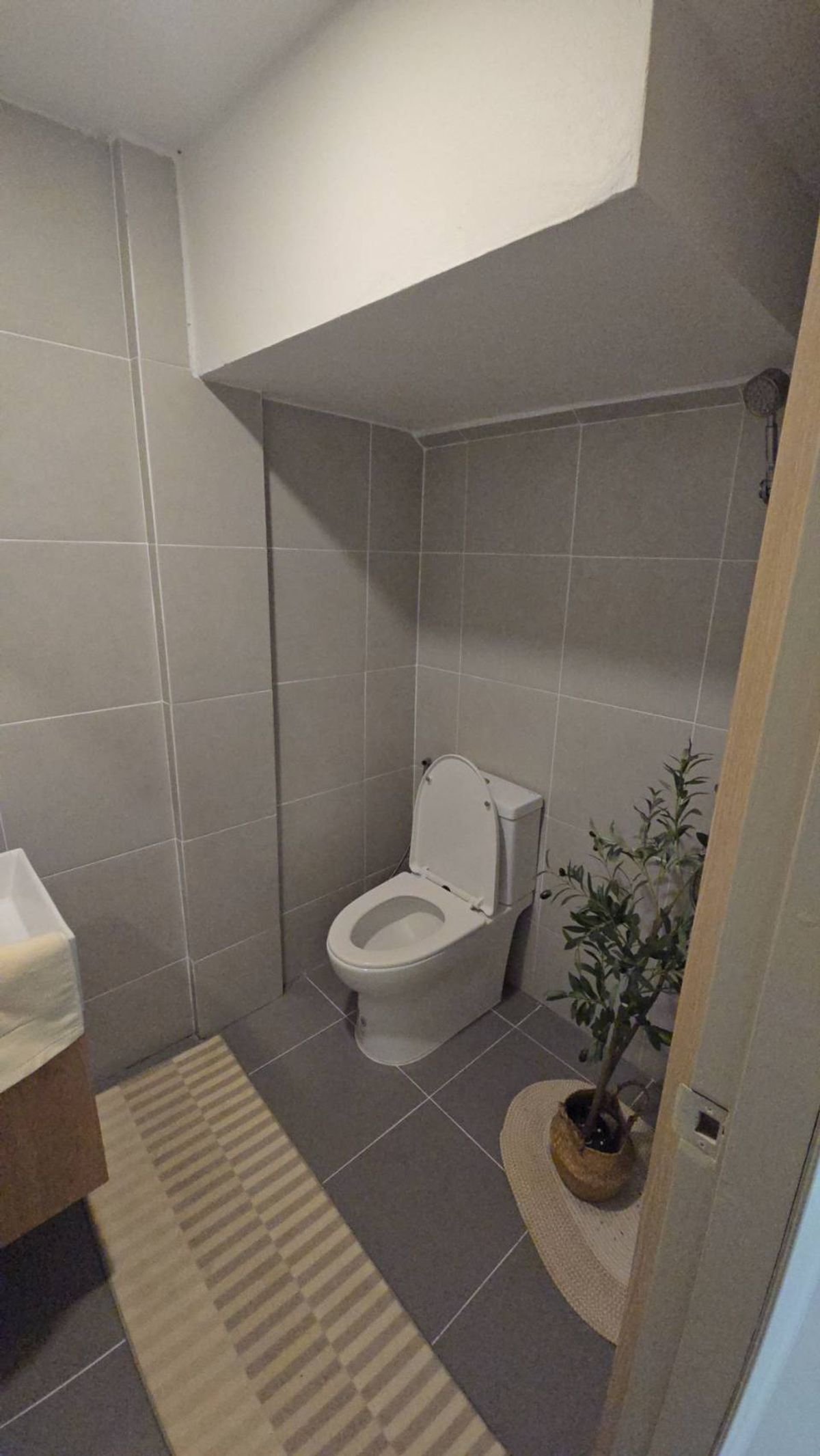 ทาวน์โฮมเชียงใหม่ : ขาย ทาวน์เฮ้าส์ หมู่บ้านทองประกาย ใกล้ รพ.นครพิงค์ จ.เชียงใหม่ ตกแต่งใหม่