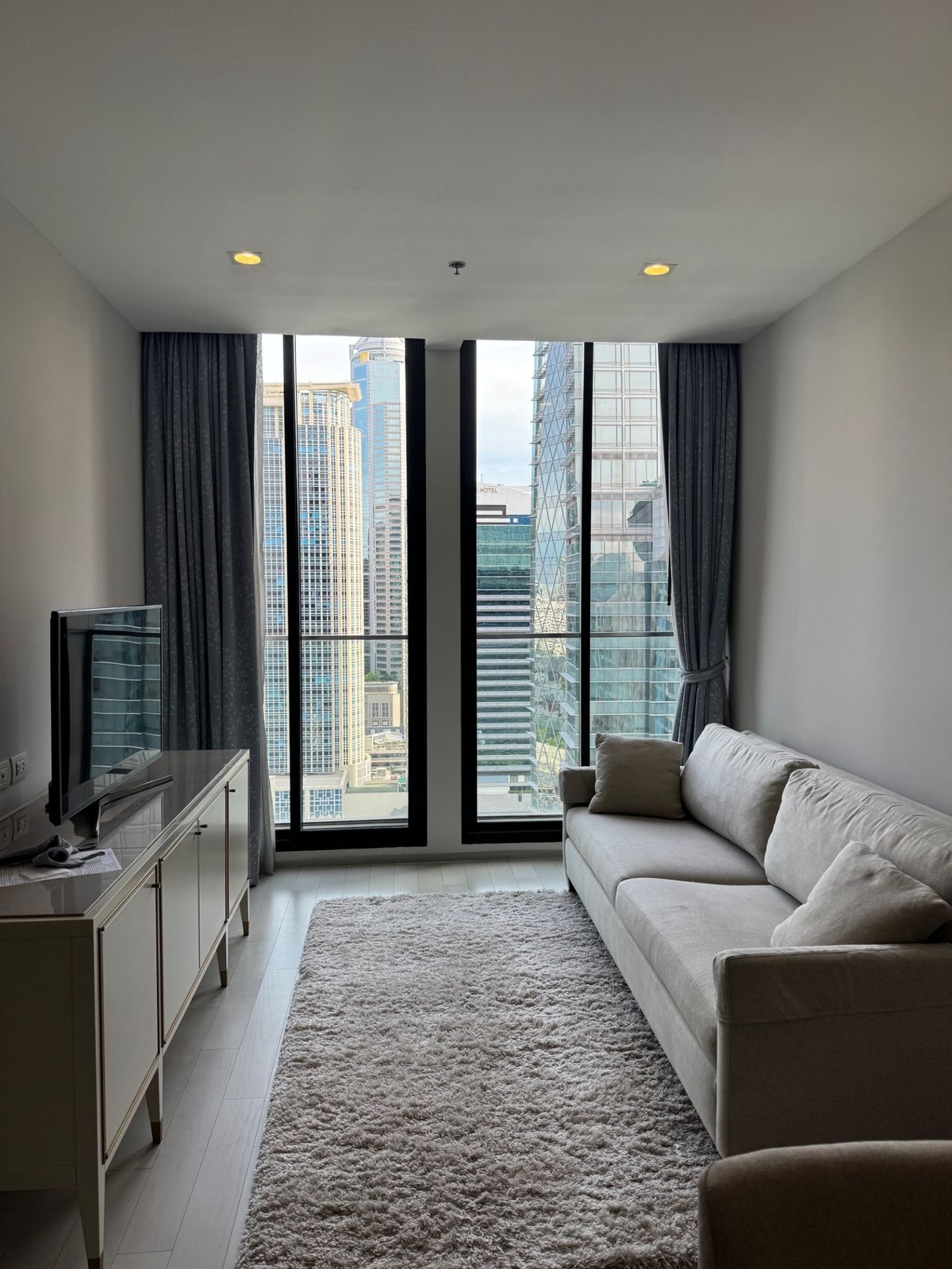 For RentCondoWitthayu, Chidlom, Langsuan, Ploenchit : For Rent Condo Noble Ploenchit  fully furnished (S15-5481)