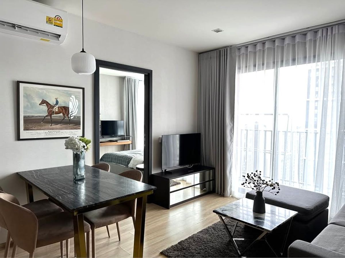 ขายคอนโดพระราม 9 เพชรบุรีตัดใหม่ RCA : ขายคอนโด The Base Garden Rama 9 ราคา 6,000,000 บาท [NCr250810]