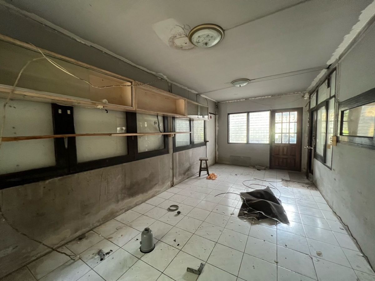 ให้เช่าร้านค้า/ตลาดนัดสุขุมวิท อโศก ทองหล่อ : ให้เช่าบ้านเดี่ยวเอกมัย และที่ดินเอกมัย 1 ไร่ ทำธุรกิจ ที่จอดรถมากว่า 30 คัน เหมาะ คาเฟ่ / ร้านอาหาร / สปา / โรงเรียน / สนามกีฬา / Community