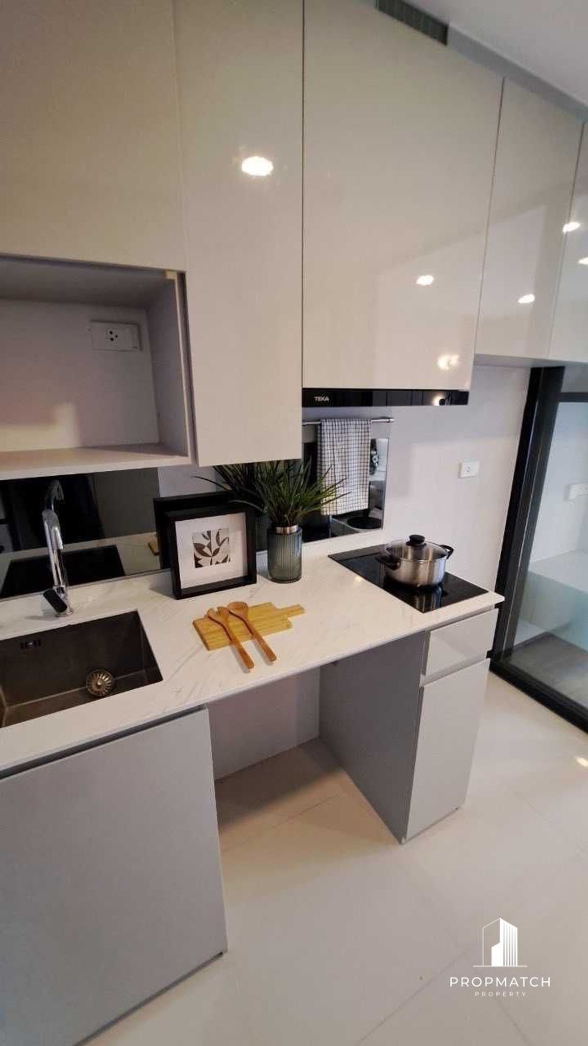 ให้เช่าคอนโดรัชดา ห้วยขวาง : ✨Flash Deal ✨SOHO Bangkok Ratchada( 1Bed 1Bath 26SQM.) แต่งครบพร้อมอยู่ !! เพียง 23,000บาทต่อเดือน Tel.0981315848 @propmatch