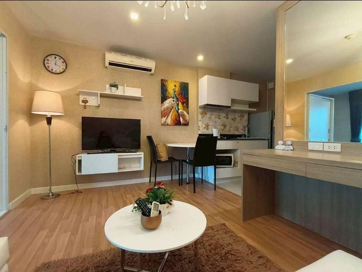 ให้เช่าคอนโดเลียบทางด่วนรามอินทรา : ปล่อยเช่า We Condo Ekkamai-Raminthra เฟอร์พร้อมเครื่องใช้ไฟฟ้าครบ ตกแต่งห้องบิ๊วอิน  ด้านห้องติดกับฝั่งสวนเงียบสงบมากๆ บรรยากาศเป็นส่วนตัว