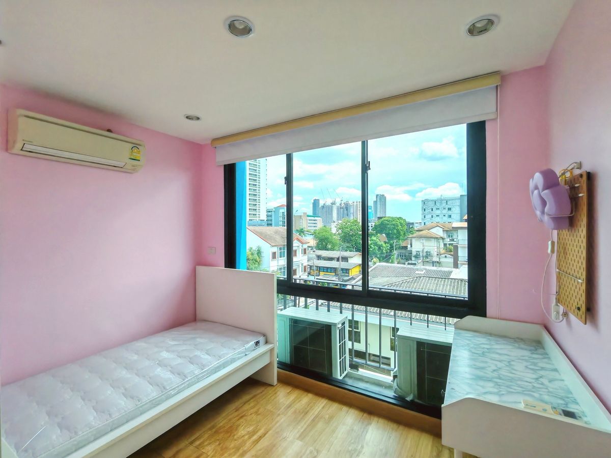 ขายคอนโดสุขุมวิท อโศก ทองหล่อ : ขายด่วน❗คอนโด ดิ เอซ เอกมัย (The Ace Ekamai) ห้องพิเศษสำหรับครอบครัว ใกล้โรงเรียนนานาชาติเอกมัย เพียง 400 เมตร