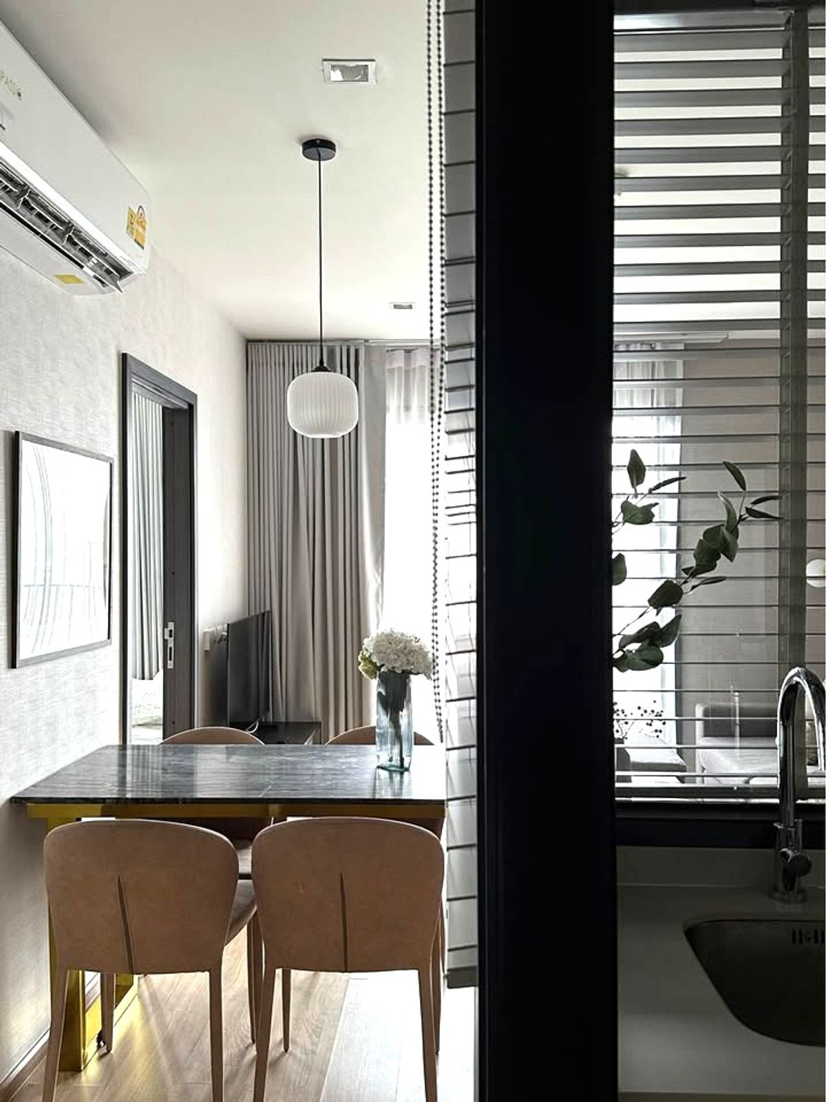 ขายคอนโดพระราม 9 เพชรบุรีตัดใหม่ RCA : ขายคอนโด The Base Garden Rama 9 ราคา 6,000,000 บาท [NCr250810]