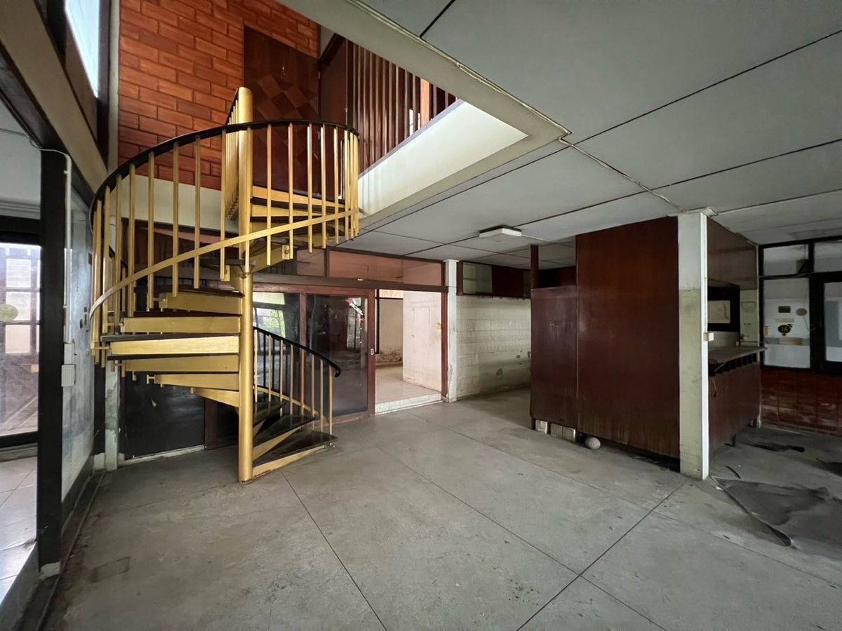 ให้เช่าร้านค้า/ตลาดนัดสุขุมวิท อโศก ทองหล่อ : ให้เช่าบ้านเดี่ยวเอกมัย และที่ดินเอกมัย 1 ไร่ ทำธุรกิจ ที่จอดรถมากว่า 30 คัน เหมาะ คาเฟ่ / ร้านอาหาร / สปา / โรงเรียน / สนามกีฬา / Community