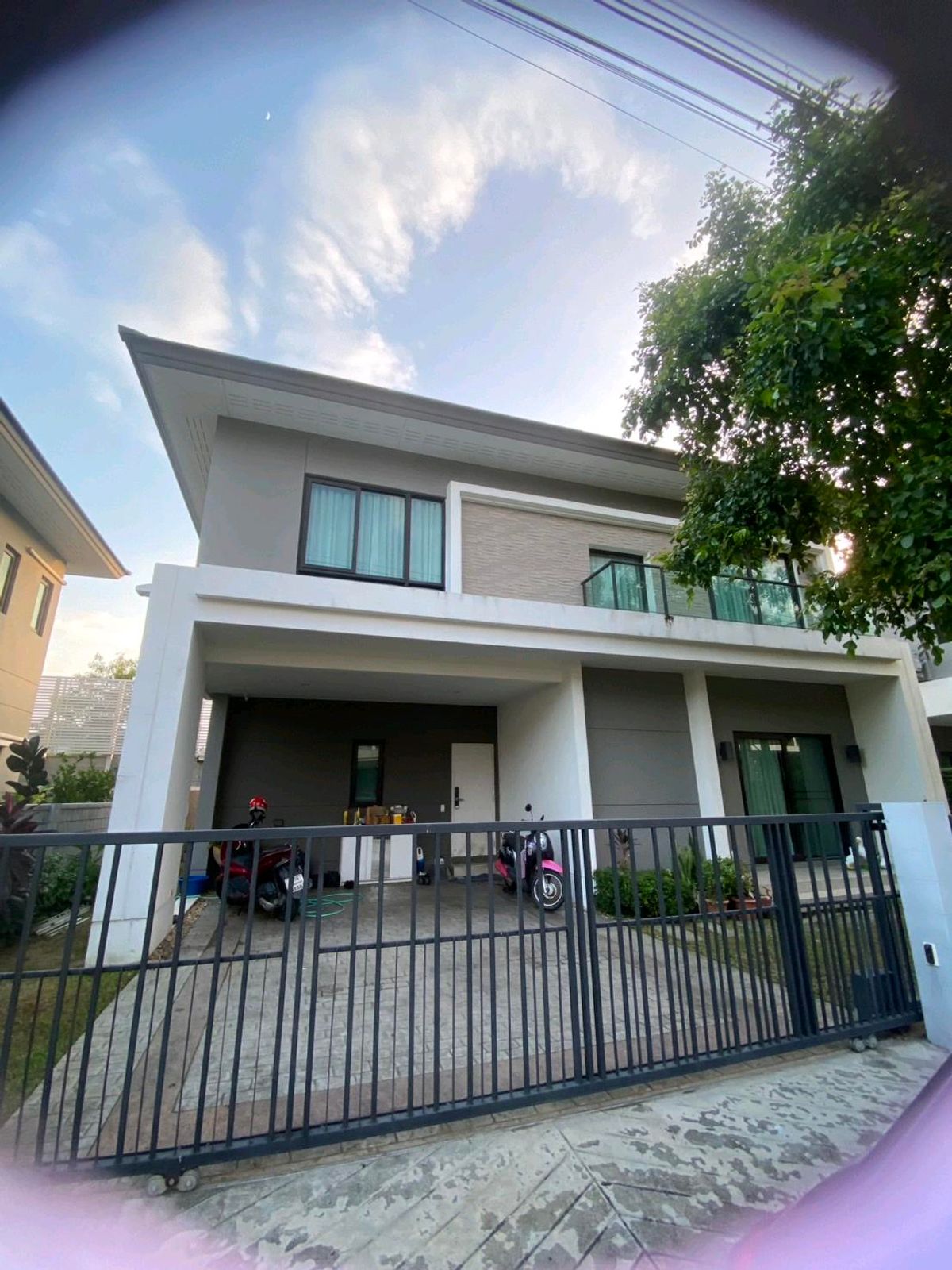 บ้านนวมินทร์ รามอินทรา : ให้เช่า​ 50,000 บาท/เดือน​ 
เดอะ ซิตี้ รามอินทรา 2 
บ้านเดี่ยวหรูสไตล์ Modern Luxury 