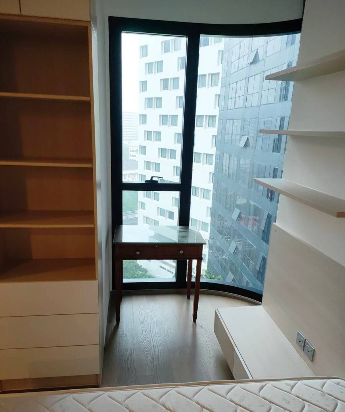 ขายคอนโดสยาม จุฬา สามย่าน : Ashton Chula Silom【𝐒𝐄𝐋𝐋 & 𝐑𝐄𝐍𝐓】🔥โทนเข้มมีคลาส พร้อมเฟอร์ฯบิ้วอินสไตล์เรียบเท่ทุกมุมห้อง🔥  ติดต่อไลน์ไอดี: @hacondo