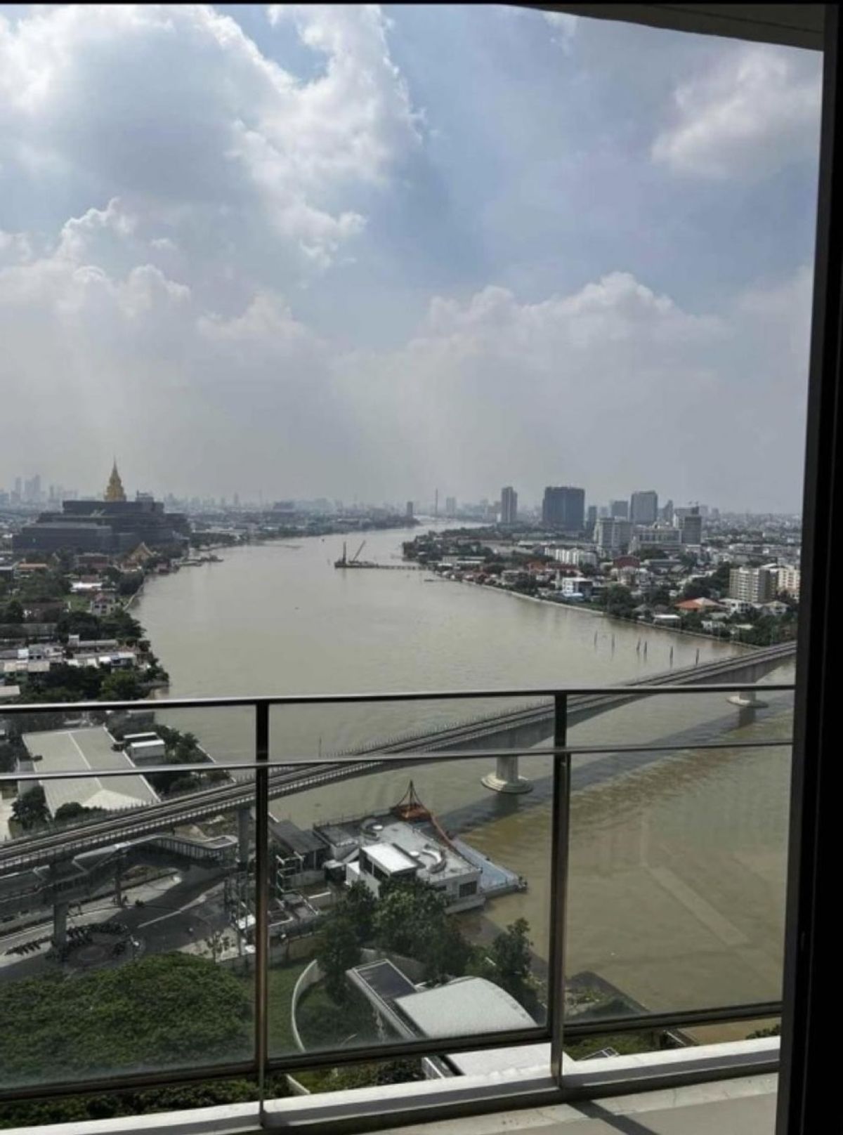 ขายคอนโดบางซื่อ วงศ์สว่าง เตาปูน : 333 Riverside **ขาย** 2 นอน ทิศใต้ วิวแม่น้ำ มองเห็นรัฐสภา ราคา 15.xx ล้าน