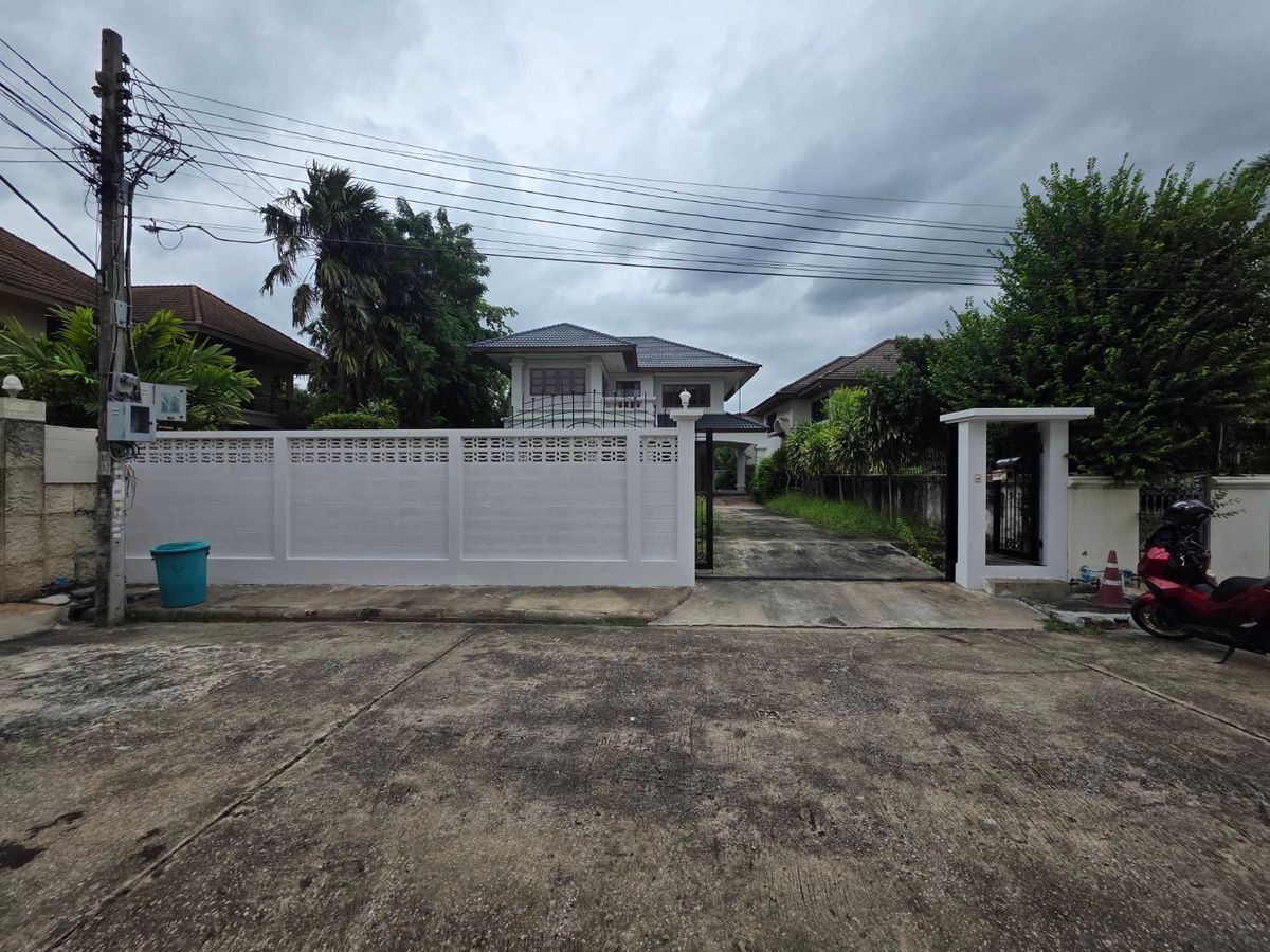 For RentTownhomeChaengwatana, Muangthong : Rent a detached house, Sai Chaeng Watthana, near Central Chaengwattana, only 4 minutes.