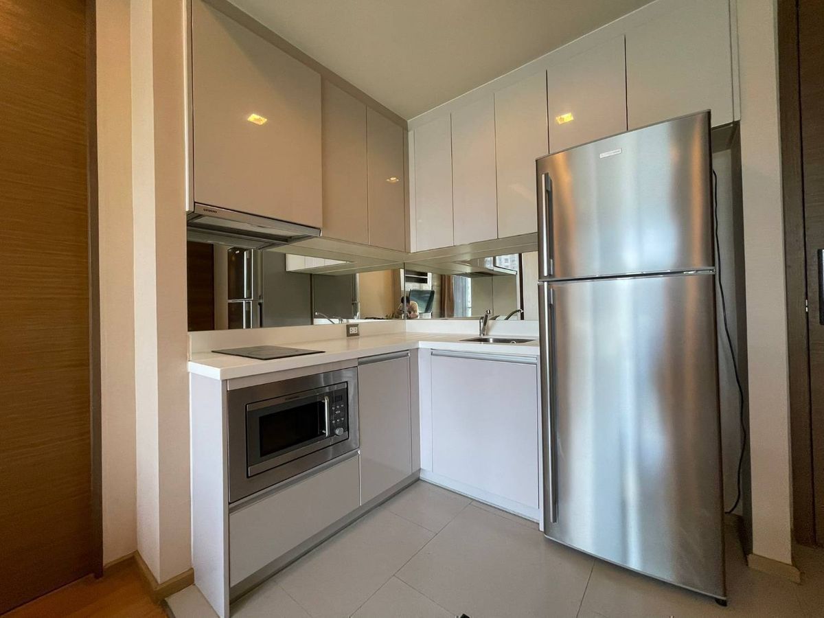 For RentCondoSathorn, Narathiwat : URGENT! Price reduced to 53,000 Baht from 55,000 Baht.  ADDRESS SATHORN 