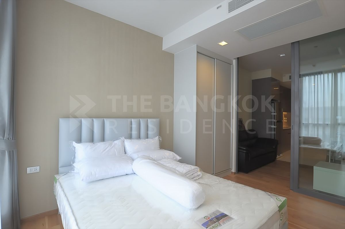 For SaleCondoNana, North Nana,Sukhumvit13, Soi Nana : Selling with tenants! Hyde Sukhumvit 13 rooms, 1 bedroom near BTS Nana, only 5.4 million baht by Noon