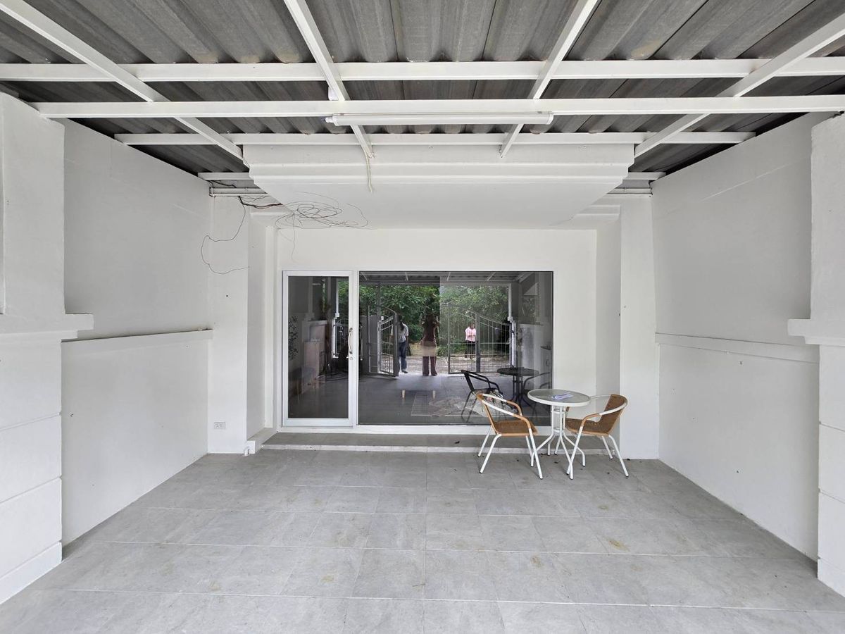 ทาวน์โฮมเชียงใหม่ : ขาย ทาวน์เฮ้าส์ หมู่บ้านทองประกาย ใกล้ รพ.นครพิงค์ จ.เชียงใหม่ ตกแต่งใหม่